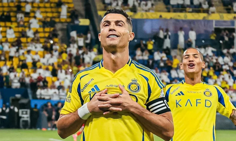 Cristiano Ronaldo ghi bàn trong màu áo Al Nassr.