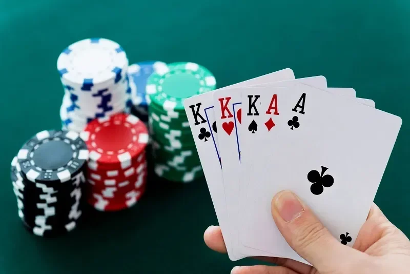 Minh họa các kiểu bài mạnh nhất trong Liêng Poker.